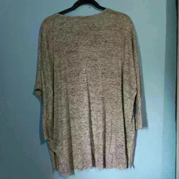 Olivia rae gray and white merle oversize top size M,  lounge comfort wear - Picture 4 of 5